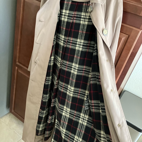 London Fog Trench Coat size 8 - Picture 9 of 15